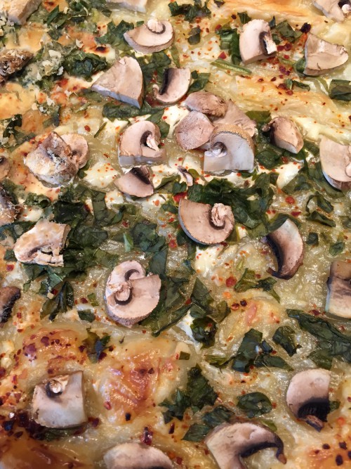 Flammkuchen – mit Bärlauch und Pilzen