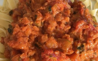 Nudeln mit Tomaten-Karotten-Sauce vegan