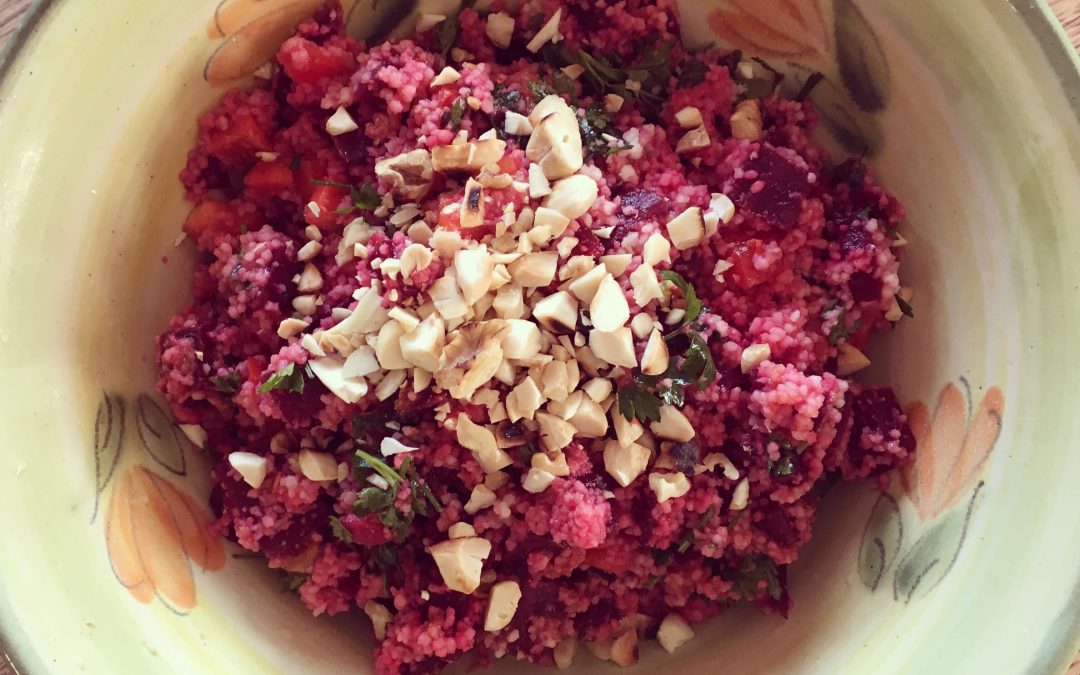 Rote Bete Couscous mit gerösteten Nüssen