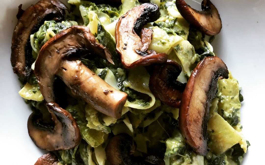 Dinkelpasta mit Zucchini und Spinat