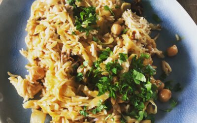 Spitzkohl-Kichererbsen-Pfanne mit Kokosmilch